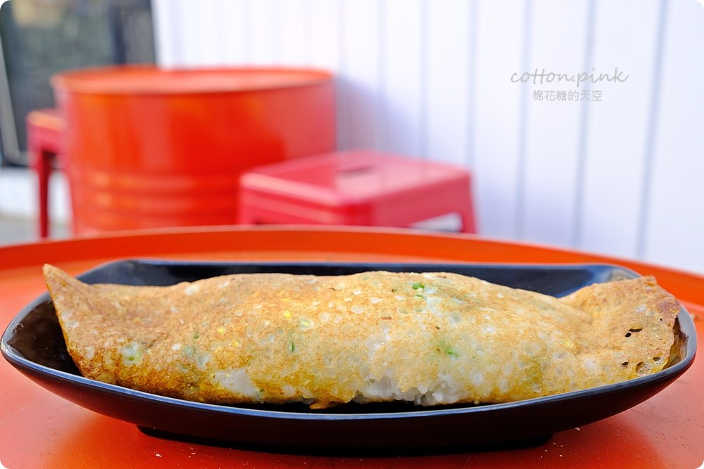 草悟道旁模範街商圈台中美食新亮點-米米煎讓傳統小吃國際化，餅皮細嫩口感像少女肌膚啊～