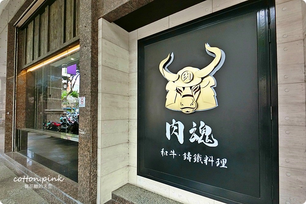 台中崇德路火鍋徵求大胃王！肉魂最新菜單有一百盎司牛豬肉盤像山一樣外加蝦、蟹來助陣