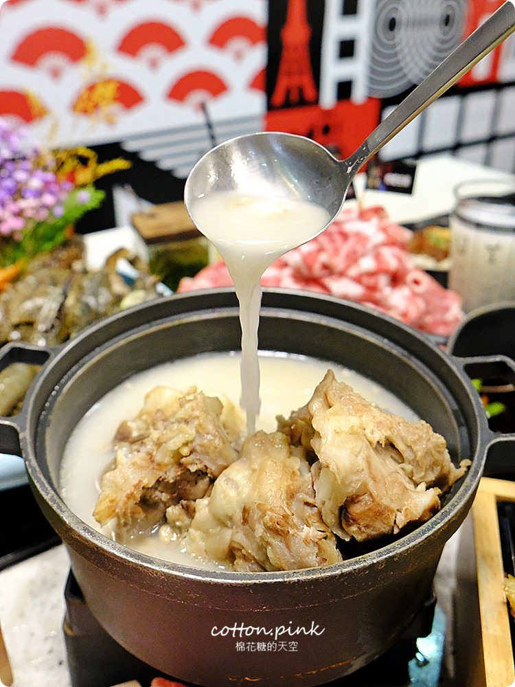 台中崇德路火鍋徵求大胃王！肉魂最新菜單有一百盎司牛豬肉盤像山一樣外加蝦、蟹來助陣