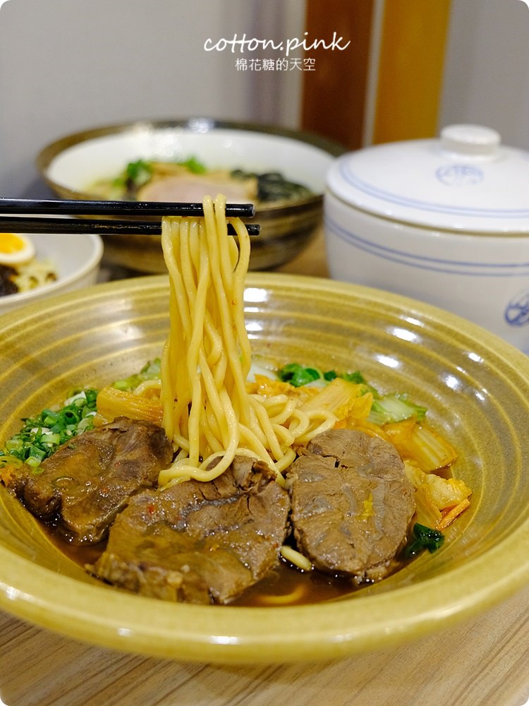 台中牛肉麵界的出奇蛋！一碗牛三寶滿足三種願望！巷子裏的老源香麵食館～平價餐點、五星享受