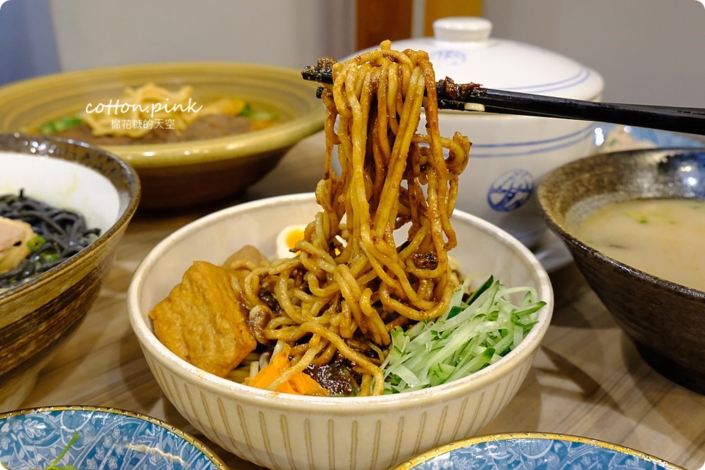 台中牛肉麵界的出奇蛋！一碗牛三寶滿足三種願望！巷子裏的老源香麵食館～平價餐點、五星享受