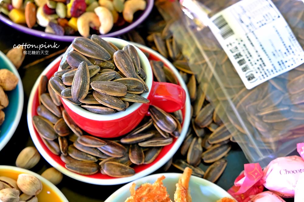 別去年貨大街人擠人！台中年貨這裡辦-台灣e食館開心果、進口巧克力也可送禮，年節禮盒甜甜價還買十送一喔！