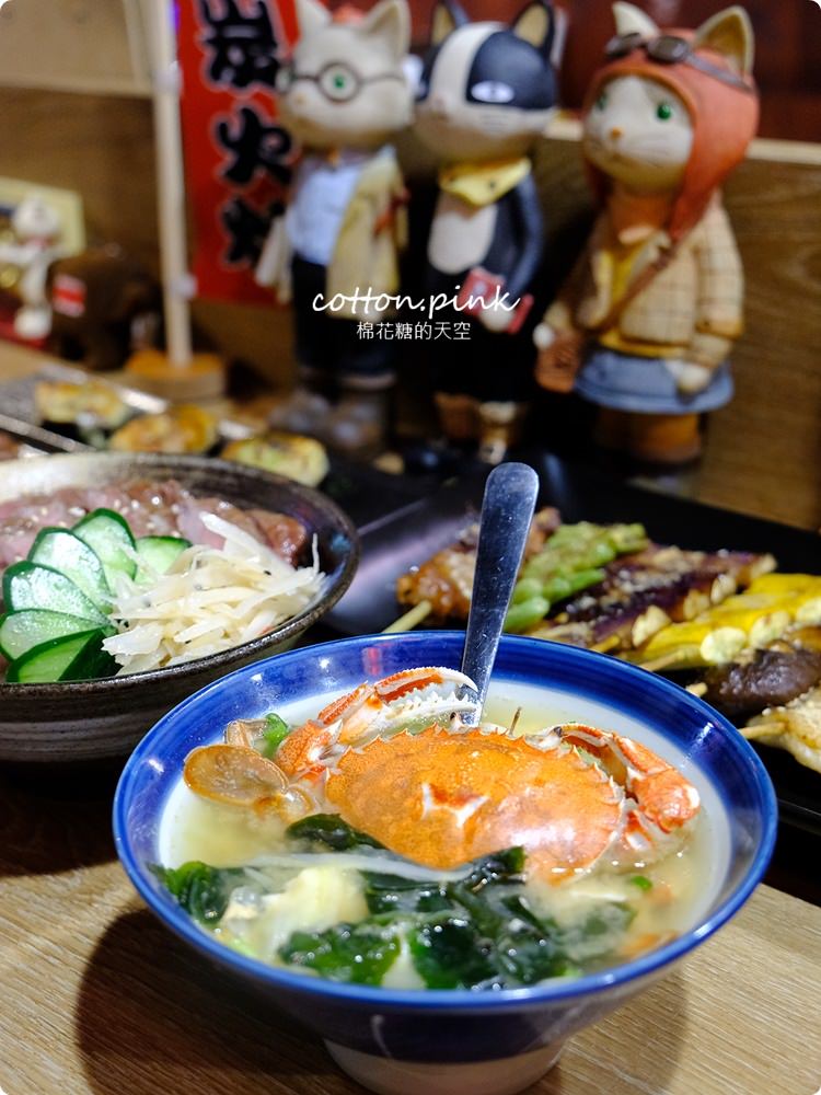 逢甲夜市隱藏版居酒屋-炭燒烤不只串燒好吃，牛排丼肉多到看不到飯了啦！