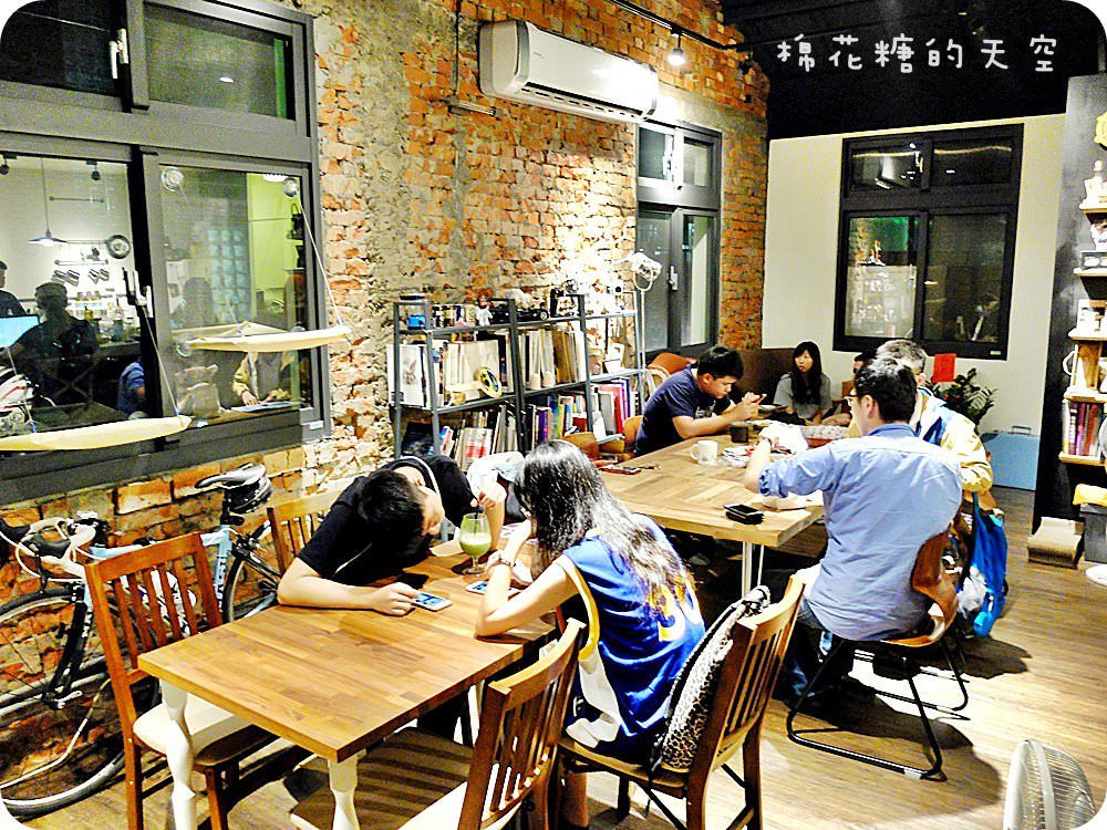 台中咖啡真心推薦～七家好店不只咖啡香，老宅、甜點、貓咪、腳踏車還有深夜限定的唷!