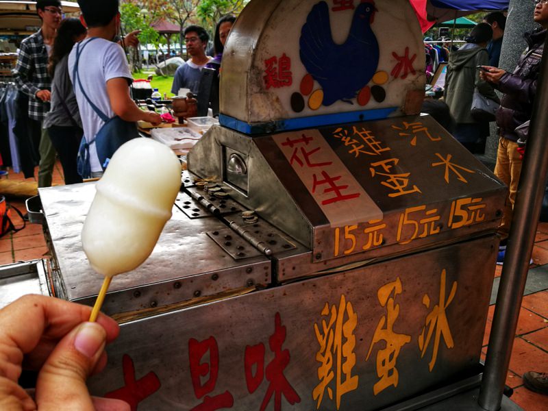 令人懷念的雞蛋冰阿伯～正宗古董摩托車販售，三種口味都是經典啊！