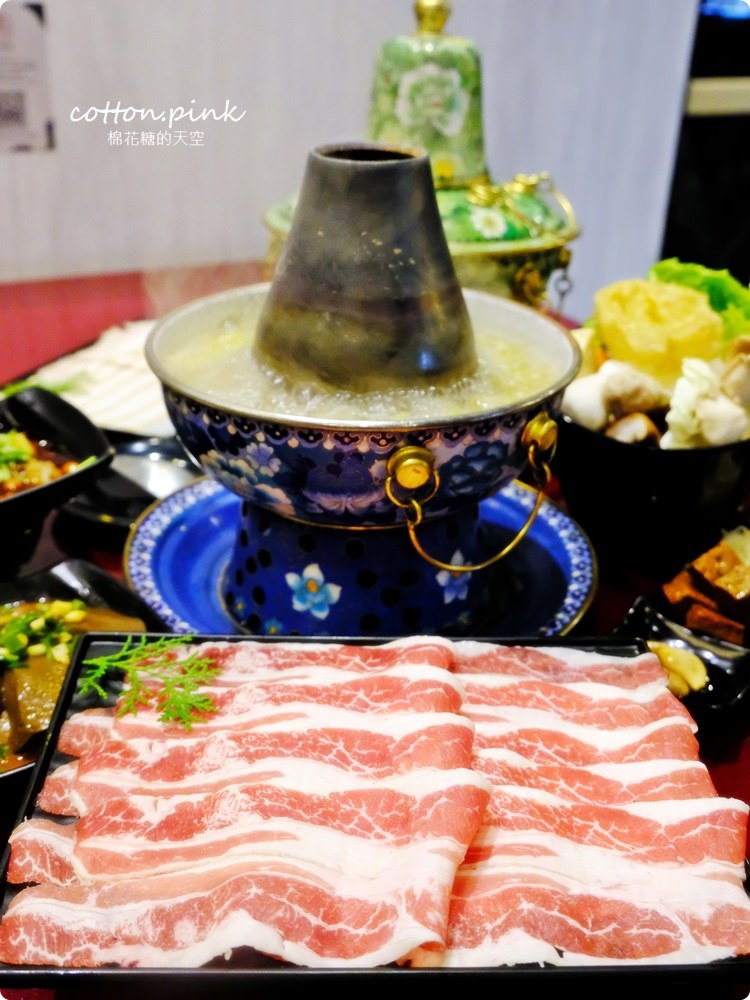 台中草悟道超美火鍋現身！小瀋陽道地酸菜白肉鍋好吃又好看！