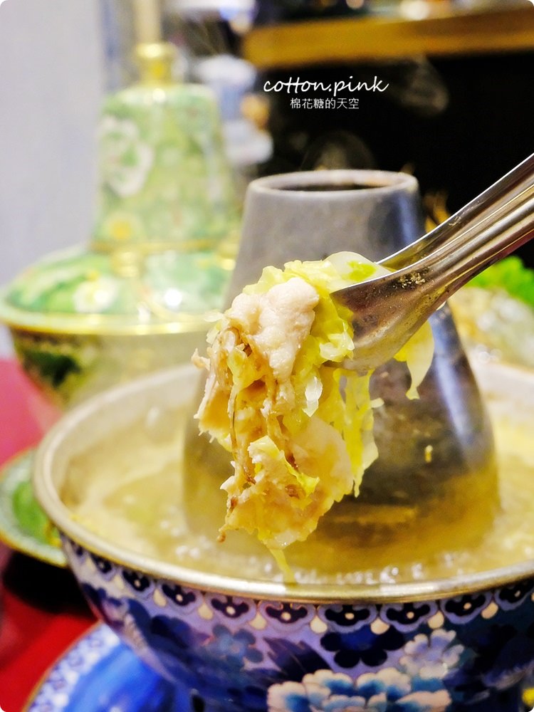 台中草悟道超美火鍋現身！小瀋陽道地酸菜白肉鍋好吃又好看！