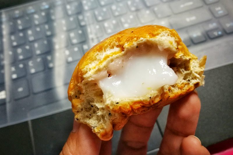 台中逢甲麵包老店出現金元寶麵包現做現烤～吃了發發發