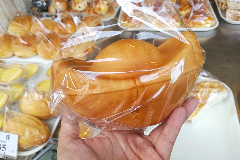 台中逢甲麵包老店出現金元寶麵包現做現烤～吃了發發發