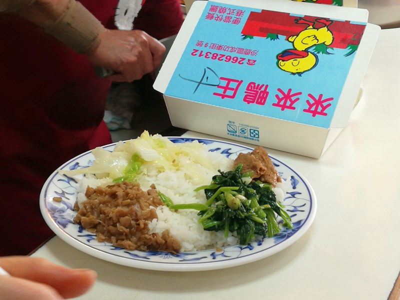 沙鹿排隊燒臘便當-來來鴨庄油亮鴨腿超誘人、焦糖叉燒讓人驚艷耶！