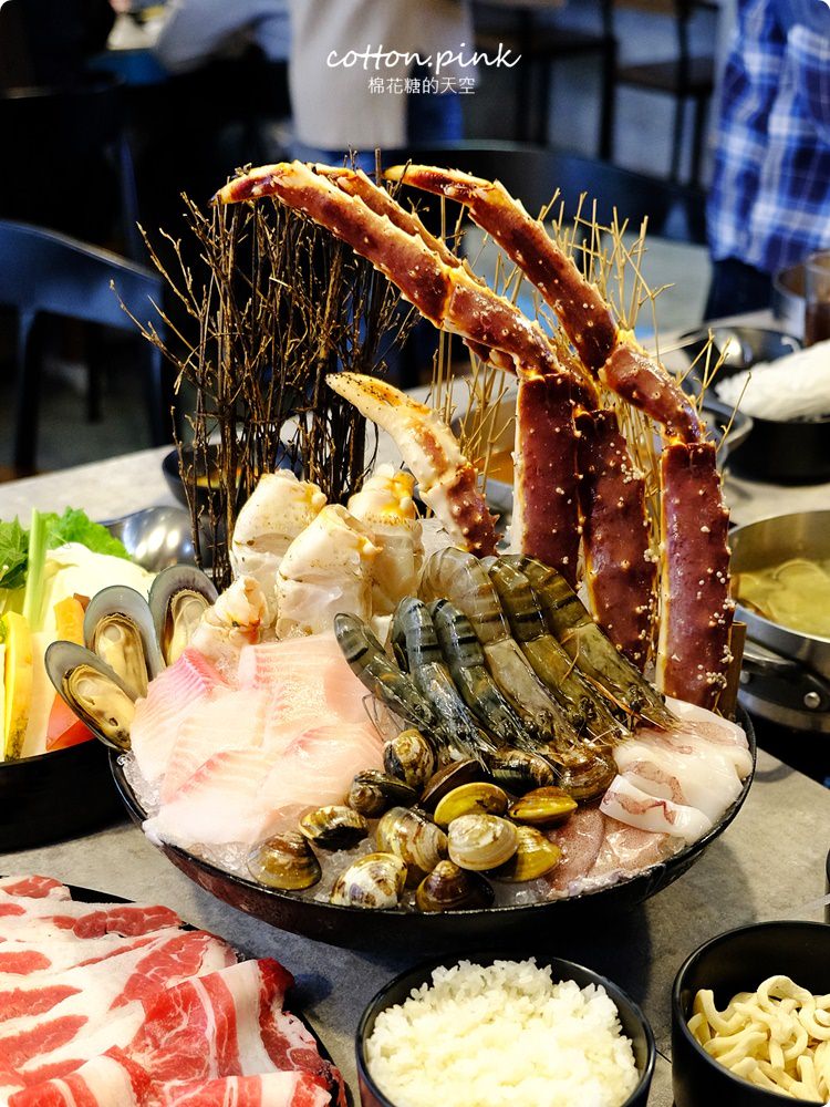 台中火鍋推薦|宇良食最新鍋底一台斤大蛤蜊現炒超級海味～過癮啊！