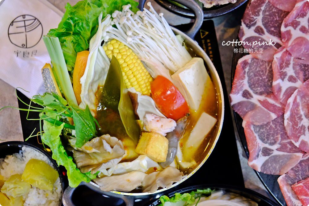 台中火鍋推薦|宇良食最新鍋底一台斤大蛤蜊現炒超級海味～過癮啊！