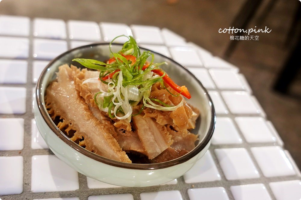 台中模範街商圈隱藏版美食-小庭院裏的TAKU牛丼,夜間限定喔! 台中模範街商圈隱藏版美食-小庭院裏的TAKU牛丼,夜間限定喔!