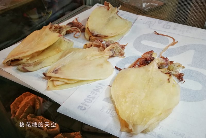 台中旱溪夜市排隊美食-碳烤蜜汁魷魚絲季節限定唷！