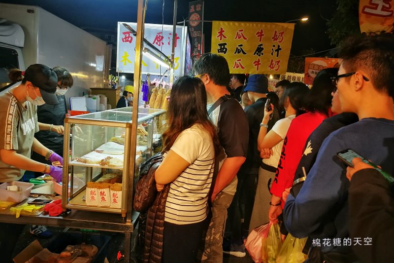 台中旱溪夜市排隊美食-碳烤蜜汁魷魚絲季節限定唷！