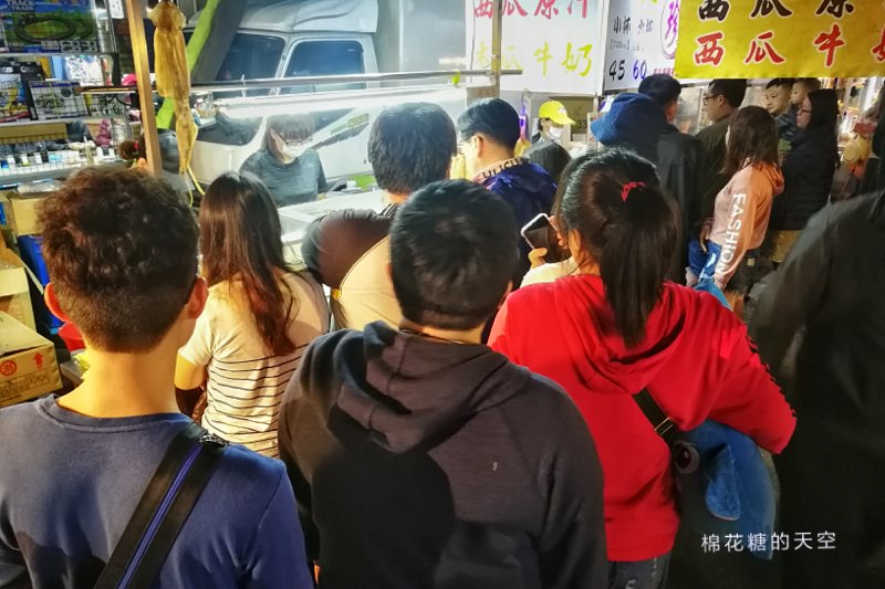 台中旱溪夜市排隊美食-碳烤蜜汁魷魚絲季節限定唷！