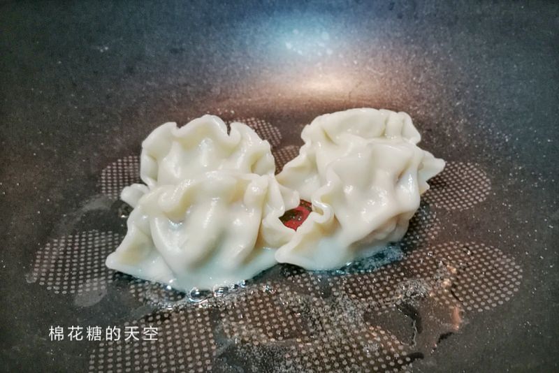 標哥都說讚！標太郎冷凍水餃大開箱～一顆兩吃！