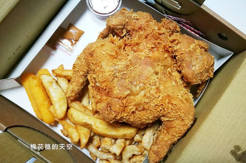台中也有炸全雞！整隻雞炸到金黃酥脆太誘人～今天宵夜就到爆Q吃雞啦！