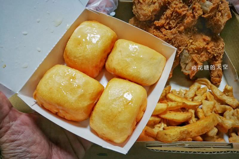 台中也有炸全雞！整隻雞炸到金黃酥脆太誘人～今天宵夜就到爆Q吃雞啦！