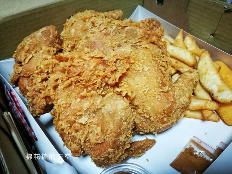 台中也有炸全雞！整隻雞炸到金黃酥脆太誘人～今天宵夜就到爆Q吃雞啦！