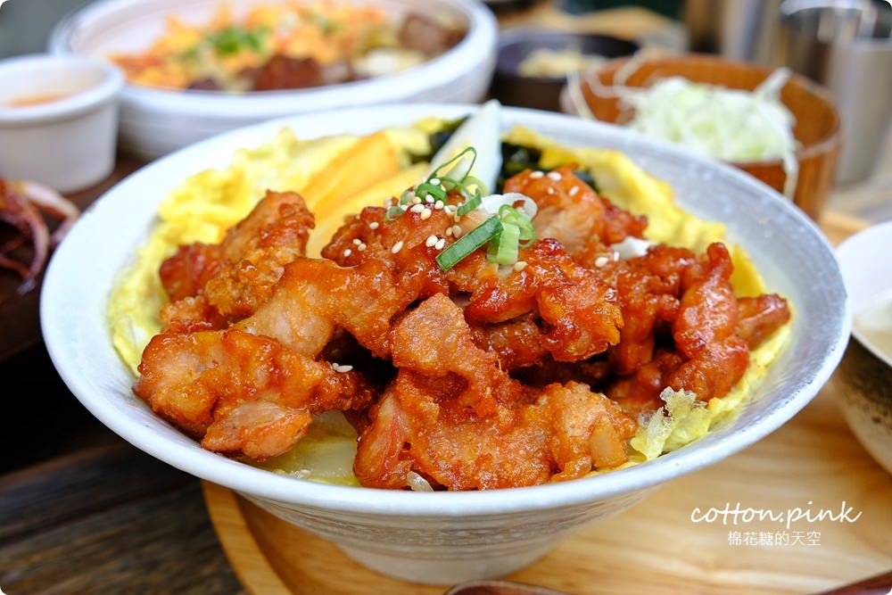 模範街浮誇系丼飯-日式豬排比臉還大！壽星用餐沐丼免費加肉大放送～小菜、生菜、飲料吃到飽！