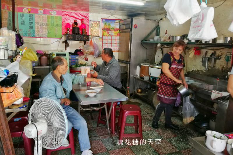 台中第五市場必吃阿彬爌肉飯-只有早餐吃得到隔壁就是太空紅茶冰