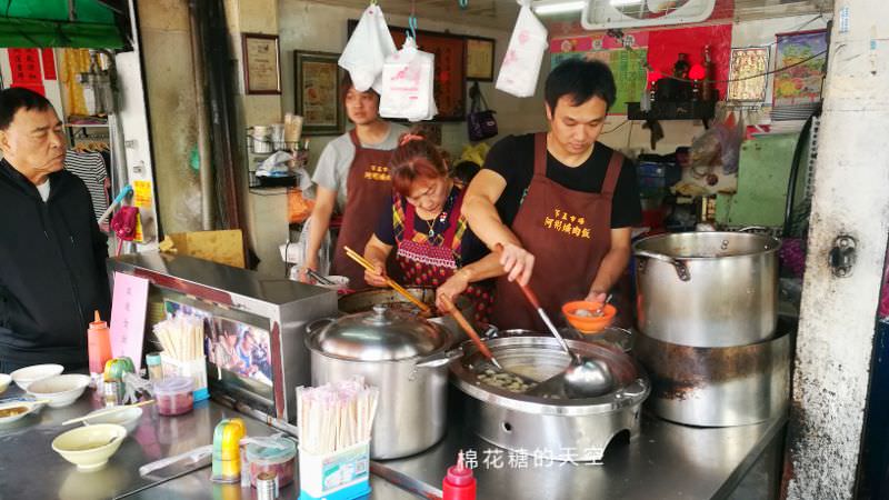 台中第五市場必吃阿彬爌肉飯-只有早餐吃得到隔壁就是太空紅茶冰