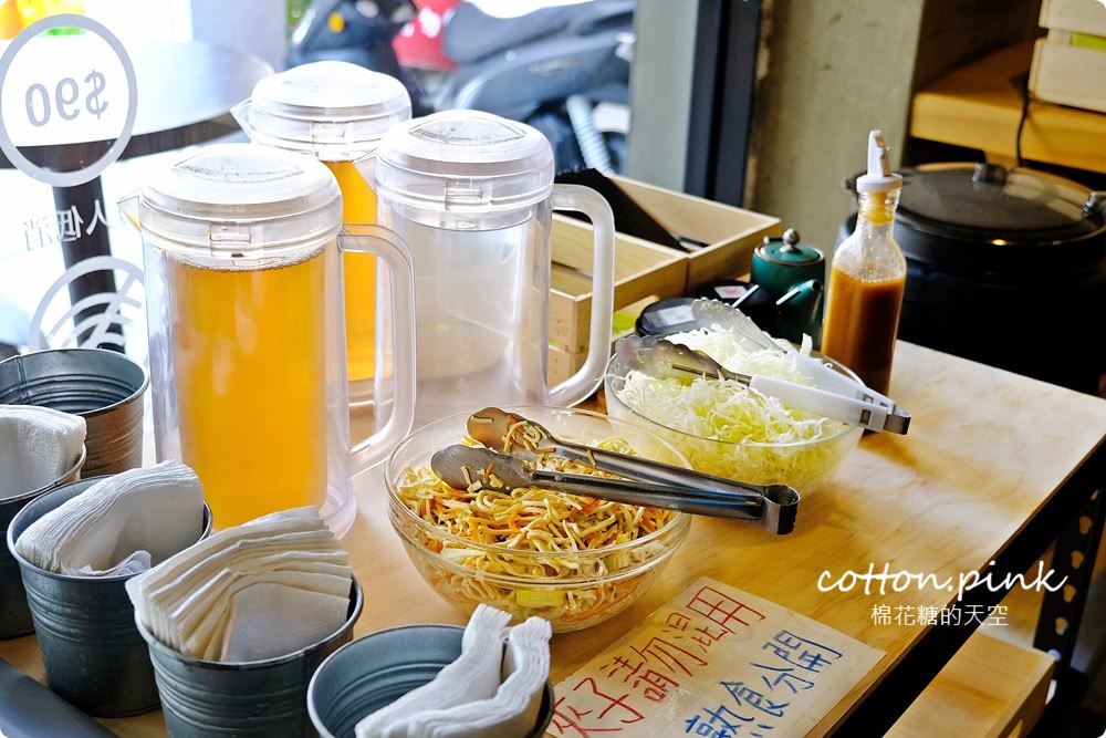 模範街浮誇系丼飯-日式豬排比臉還大！壽星用餐沐丼免費加肉大放送～小菜、生菜、飲料吃到飽！