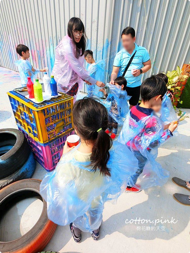 網美級台中親子餐廳-台中唯一chu a ka 滑步車咖啡館，小朋友大玩滑步車放電去，貨櫃屋、帳篷綠地超好拍