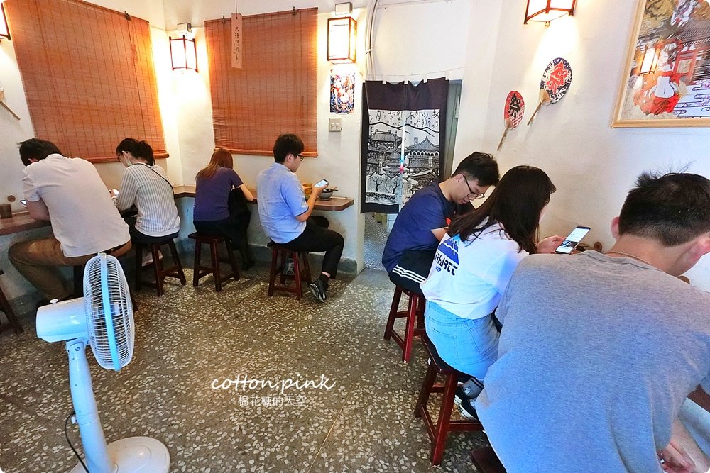 台中柳川最強-火曜二代目拉麵,滿滿叉燒入口即化,中午也有開喔! 台中柳川最強-火曜二代目拉麵,滿滿叉燒入口即化,中午也有開喔!