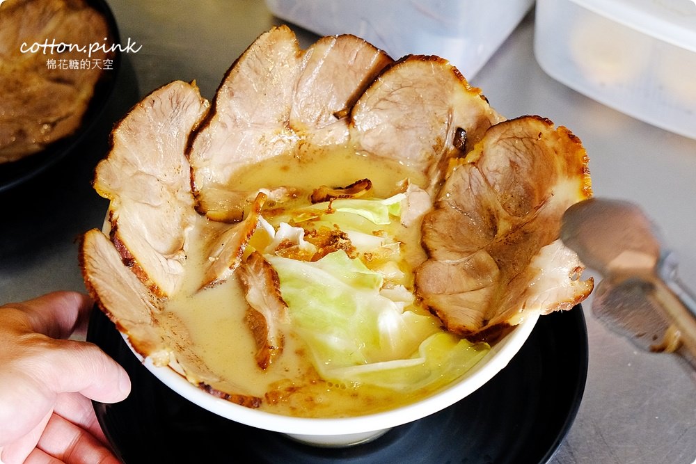 台中柳川最強-火曜二代目拉麵,滿滿叉燒入口即化,中午也有開喔! 台中柳川最強-火曜二代目拉麵,滿滿叉燒入口即化,中午也有開喔!