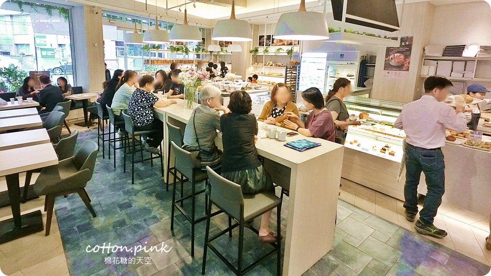 台中馥漫麵包花園大改裝！不輸網美咖啡廳～冰淇淋蛋糕口感超棒母親節蛋糕預購中！