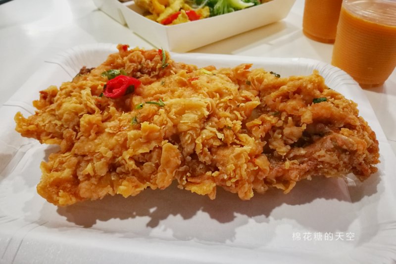台中大里也有泰式自助餐啦！最新開幕～雞排超大塊！奶茶無限喝！