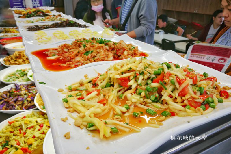 台中大里也有泰式自助餐啦！最新開幕～雞排超大塊！奶茶無限喝！