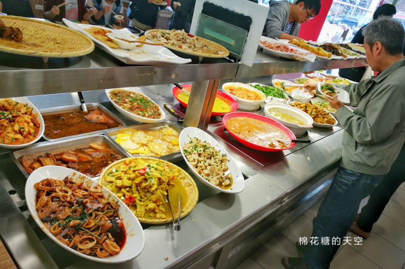 台中大里也有泰式自助餐啦！最新開幕～雞排超大塊！奶茶無限喝！