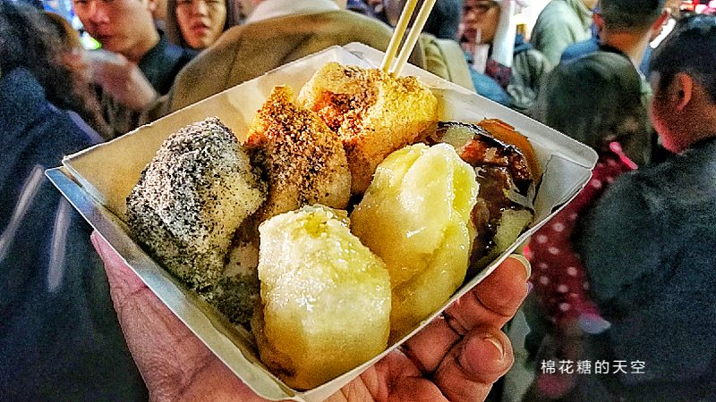 台中太原夜市排隊美食-六色炸麻糬，現點現炸每種口味我都愛