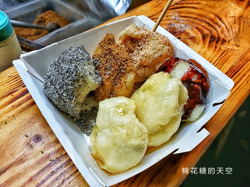 台中太原夜市排隊美食-六色炸麻糬，現點現炸每種口味我都愛