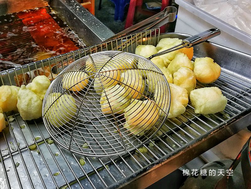 台中太原夜市排隊美食-六色炸麻糬，現點現炸每種口味我都愛
