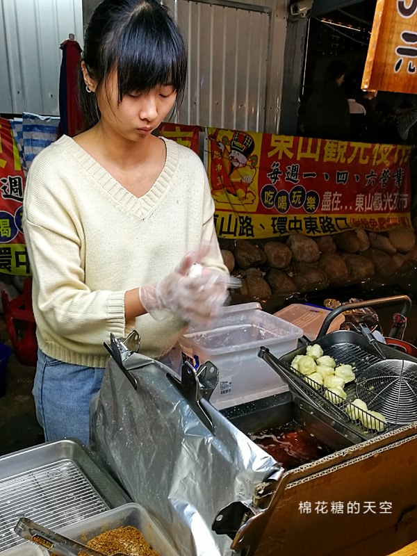 台中太原夜市排隊美食-六色炸麻糬，現點現炸每種口味我都愛