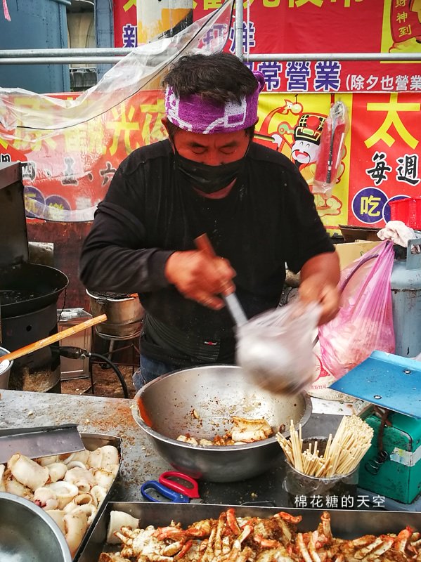 台中太原夜市排隊美食-呷味鮮蟹腳蟹肉，隱藏版魷魚膘晚來吃不到