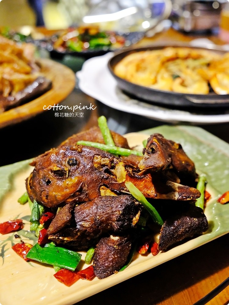 台中隱藏版庭園餐廳-城市部落超好拍！脆皮烤雞必點～獨家餐點好吃又特別