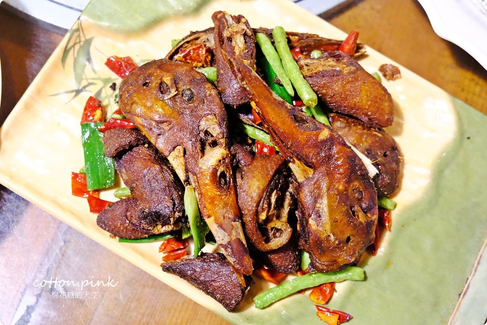 台中隱藏版庭園餐廳-城市部落超好拍！脆皮烤雞必點～獨家餐點好吃又特別