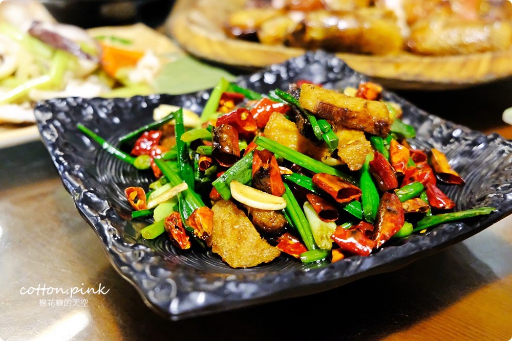 台中隱藏版庭園餐廳-城市部落超好拍！脆皮烤雞必點～獨家餐點好吃又特別
