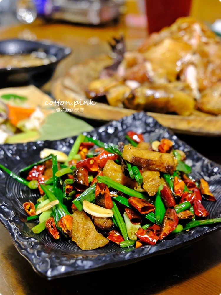 台中隱藏版庭園餐廳-城市部落超好拍！脆皮烤雞必點～獨家餐點好吃又特別