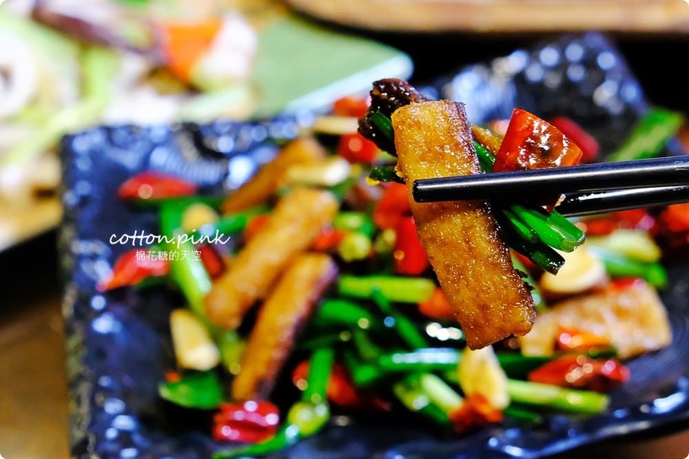 台中隱藏版庭園餐廳-城市部落超好拍！脆皮烤雞必點～獨家餐點好吃又特別
