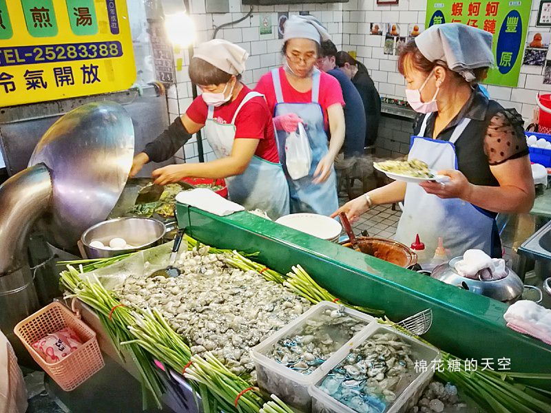 台中豐原廟東夜市必吃-超大顆洪記蚵仔煎