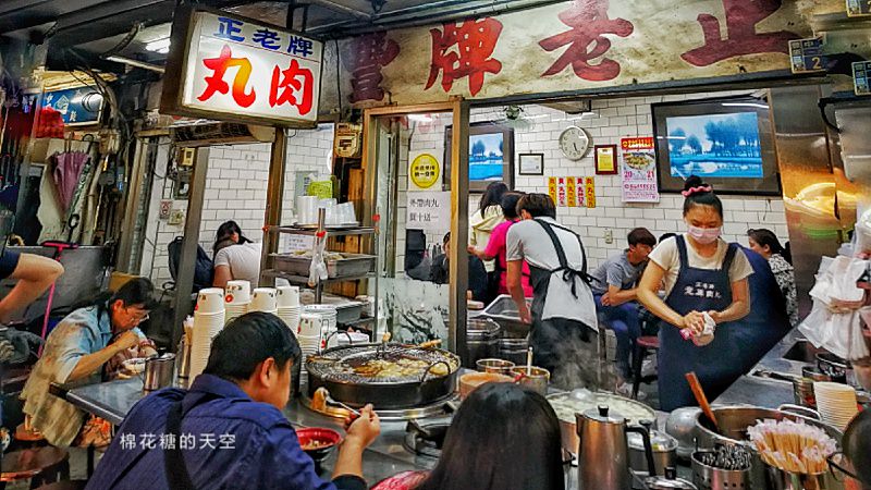 豐原廟東夜市必吃美食-正老牌肉丸，店裡只賣兩種東西人氣就爆棚啦！