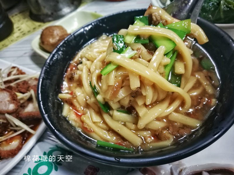台中老蔡大麵羹每週最多賣兩天～搭配羅氏秋水茶濃濃台中味～