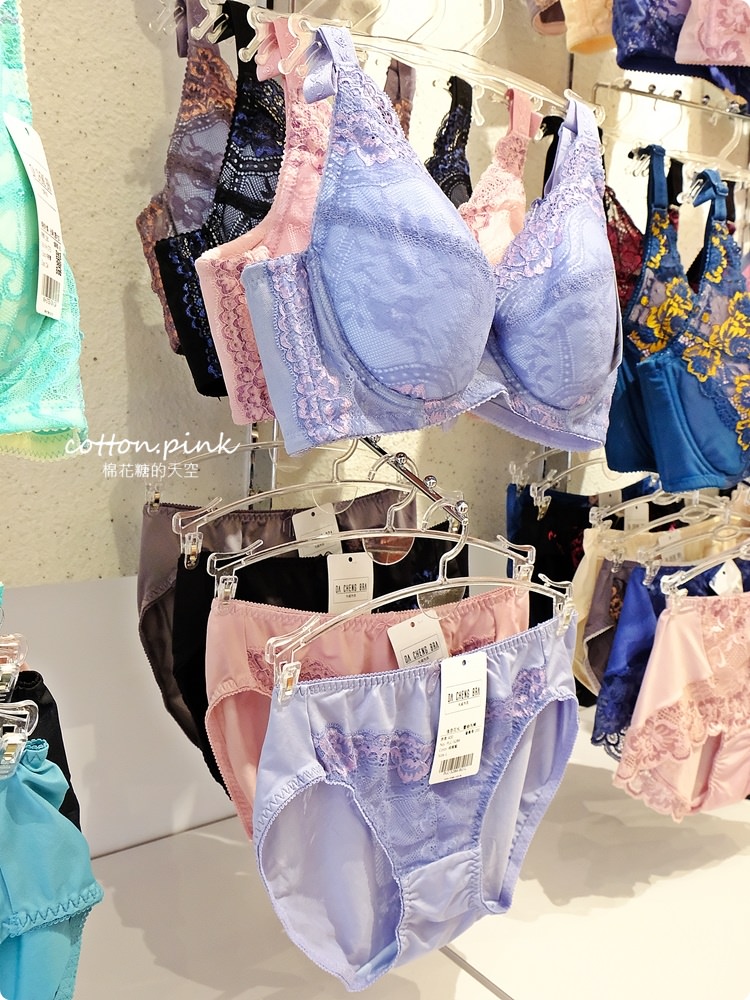 台中老牌大成內衣逢甲夜市開分店啦！香港女孩兒必買就是這一套！六色通通帶回家……