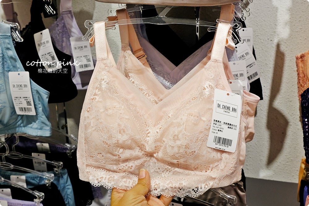 台中老牌大成內衣逢甲夜市開分店啦！香港女孩兒必買就是這一套！六色通通帶回家……